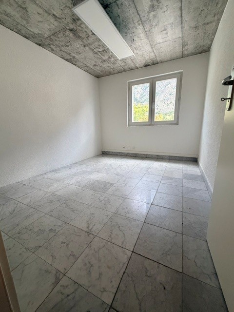 À LOUER – Local commercial de 170 m² à Fully, divisible en 3 espaces indépendants 13