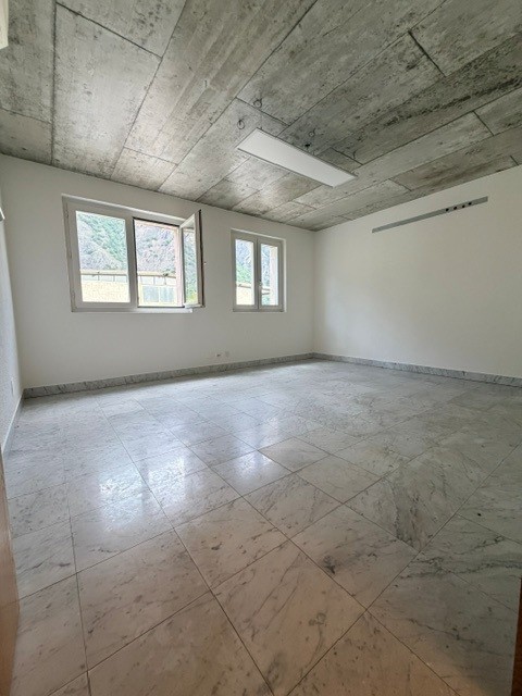 À LOUER – Local commercial de 170 m² à Fully, divisible en 3 espaces indépendants 12