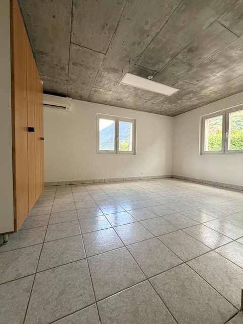 À LOUER – Local commercial de 170 m² à Fully, divisible en 3 espaces indépendants 4