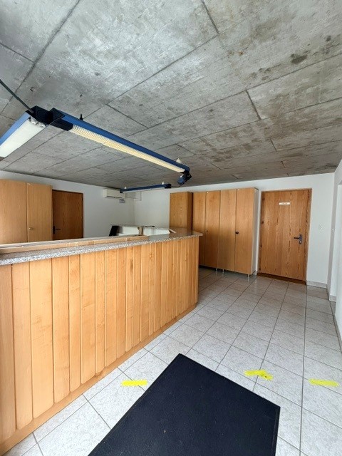 À LOUER – Local commercial de 170 m² à Fully, divisible en 3 espaces indépendants 2
