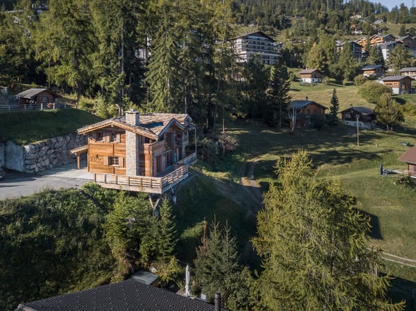 Stunning 11-Room Chalet for Sale in La Tzoumaz – Mountain Living at Its Finest 1