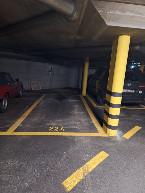 À vendre ! Place de parc dans parking souterrain en plein centre de Martigny ! 2