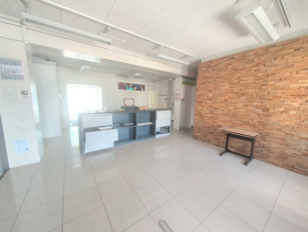 À louer, dépôts destinés principalement pour du stockage, à Sion ! 2