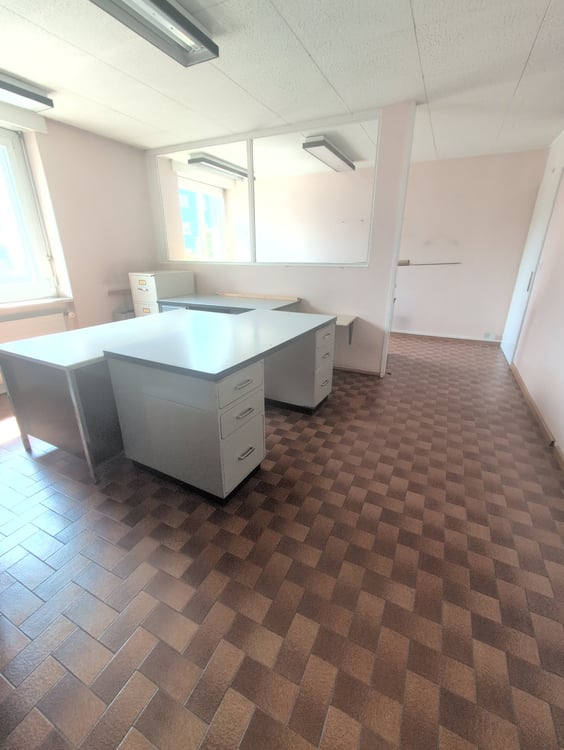 À louer, dépôts destinés principalement pour du stockage, à Sion ! 23