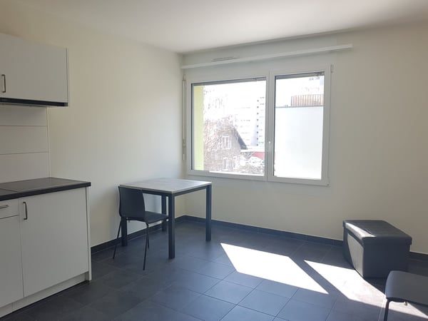 À louer, un joli petit studio meublé, tout équipé, à l'entrée Ouest de Sion ! 4