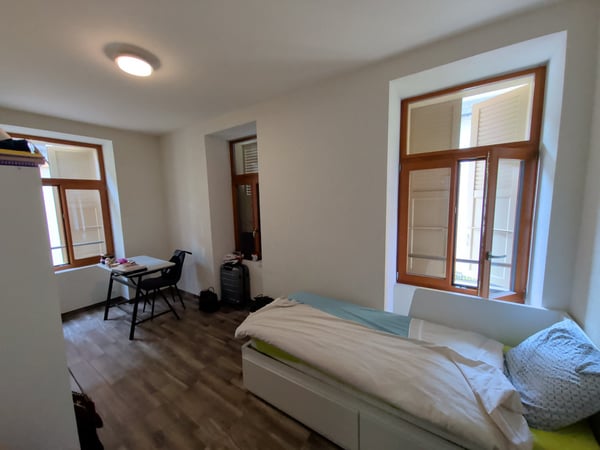 À louer, dans la rue du Bourg à Sierre, un petit studio de 17 m2 ! 4