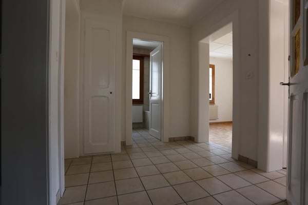 À louer, bel appartement rénové de 3 pièces 1/2, à Sierre! 2