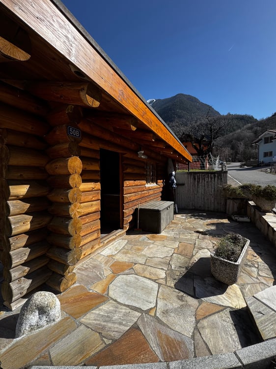 Opportunité ! À louer, un charmant petit mazot d'une pièce 1/2, avec petite terrasse aux Valettes ! 9