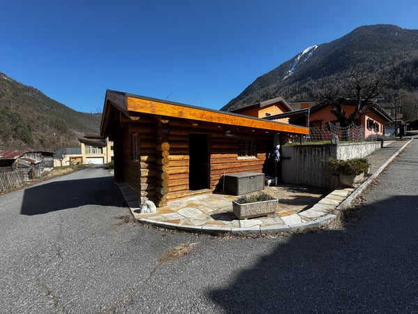 Opportunité ! À louer, un charmant petit mazot d'une pièce 1/2, avec petite terrasse aux Valettes ! 8