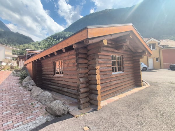 Opportunité ! À louer, un charmant petit mazot d'une pièce 1/2, avec petite terrasse aux Valettes ! 11