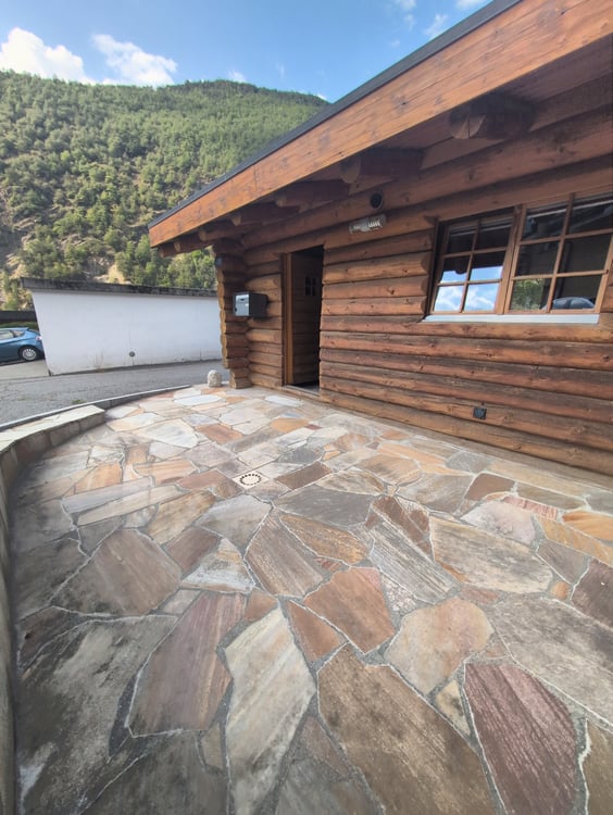 Opportunité ! À louer, un charmant petit mazot d'une pièce 1/2, avec petite terrasse aux Valettes ! 9