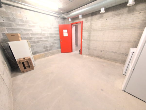À louer, un dépôt d'environ 16 m2, sur la place du Scex à Sion ! 4