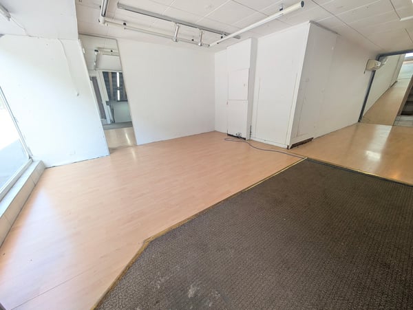 À louer, une surface commerciale sur deux étages, à l'Avenue de la Gare à Martigny ! 7