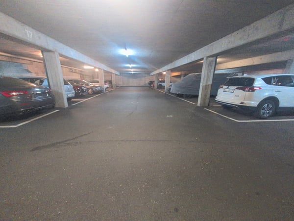 À louer ! À 2 minutes de la Gare à Martigny, des places de parc intérieures ! 4