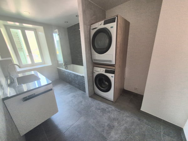 Opportunité ! À louer, au coeur de Charrat, un beau 1.5 pièces rénové, avec une grande terrasse ! 13
