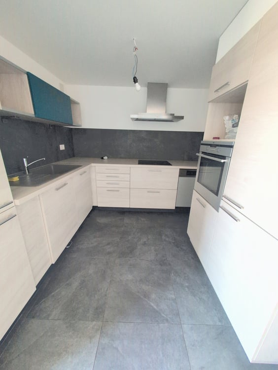 Opportunité ! À louer, au coeur de Charrat, un beau 1.5 pièces rénové, avec une grande terrasse ! 3