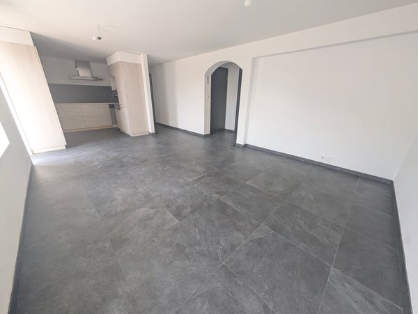 Opportunité ! À louer, au coeur de Charrat, un beau 1.5 pièces rénové, avec une grande terrasse ! 7