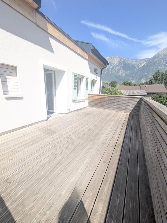 Opportunité ! À louer, au coeur de Charrat, un beau 1.5 pièces rénové, avec une grande terrasse ! 9