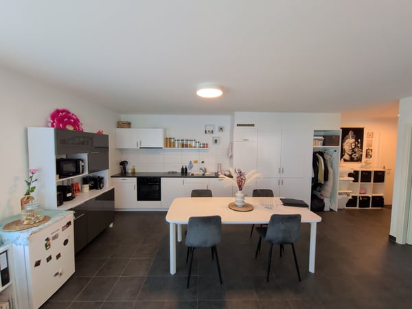 À louer ! un spacieux appartement de 2 pièces 1/2, avec place de parc comprise, à Sion 3