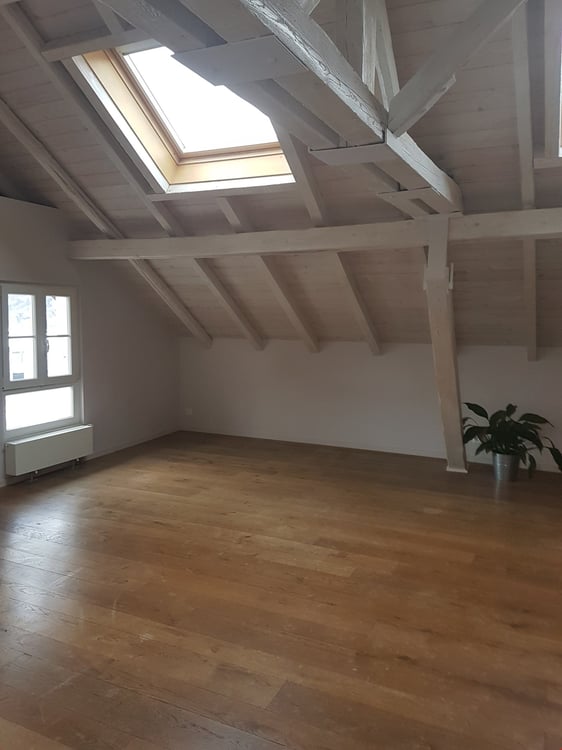 À louer ! un très bel appartement de charme de 4 pièces 1/2 en duplex, à St-Pierre-de-Clages ! 5