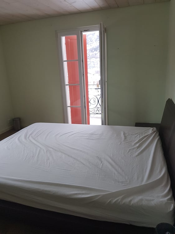 À louer ! un très bel appartement de charme de 4 pièces 1/2 en duplex, à St-Pierre-de-Clages ! 12