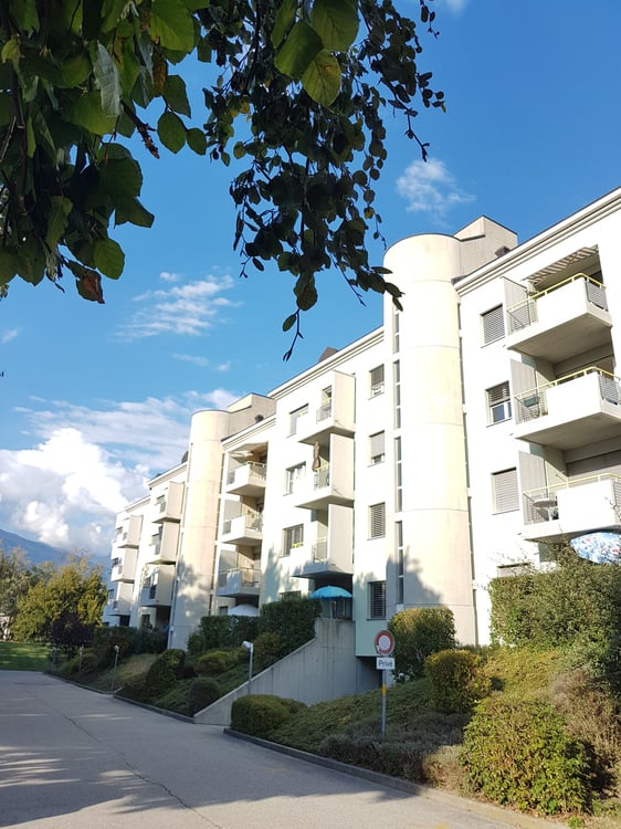 À louer ! un 2 pièces atypique, en duplex, proche de l'Hôpital de Sion ! 1