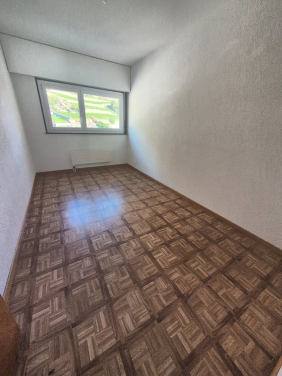À louer ! Un spacieux appartement de 5 pièces 1/2, entouré de verdure, à l'entrée Ouest de Sion ! 12
