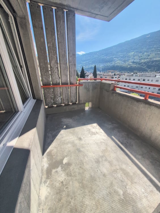 À louer ! Un spacieux appartement de 5 pièces 1/2, entouré de verdure, à l'entrée Ouest de Sion ! 7