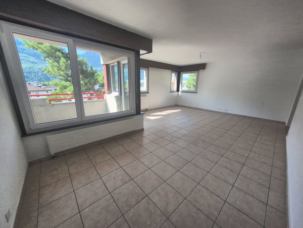 À louer ! Un spacieux appartement de 5 pièces 1/2, entouré de verdure, à l'entrée Ouest de Sion ! 5