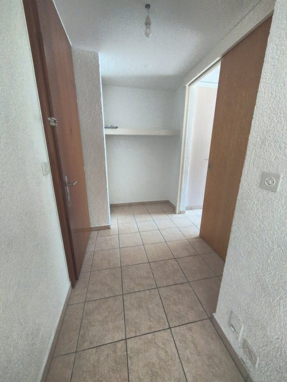 À louer ! Un spacieux appartement de 5 pièces 1/2, entouré de verdure, à l'entrée Ouest de Sion ! 2