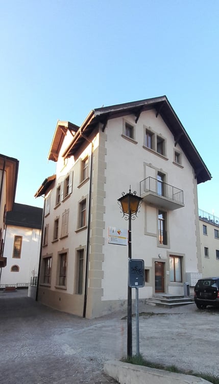 À louer, dans la rue du Bourg à Sierre, un petit studio de 14 m2 ! 1