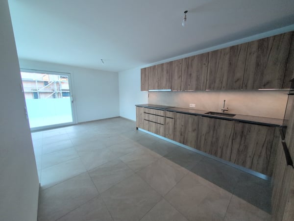 Schöne Gelegenheit! Sehr schönes 3-Zimmer-Apartment mit Terrasse, zu vermieten in Saxon! 5
