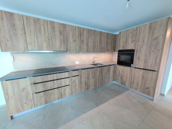 Schöne Gelegenheit! Sehr schönes 3-Zimmer-Apartment mit Terrasse, zu vermieten in Saxon! 3