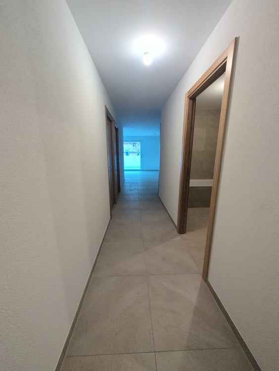 Schöne Gelegenheit! Sehr schönes 3-Zimmer-Apartment mit Terrasse, zu vermieten in Saxon! 7