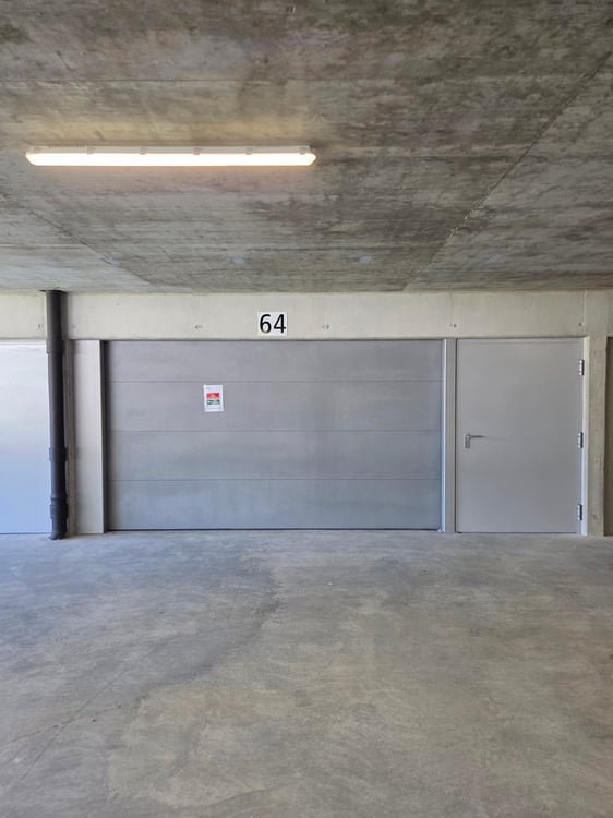 Opportunité ! À louer, un dépôt/box, dans un bâtiment récent 