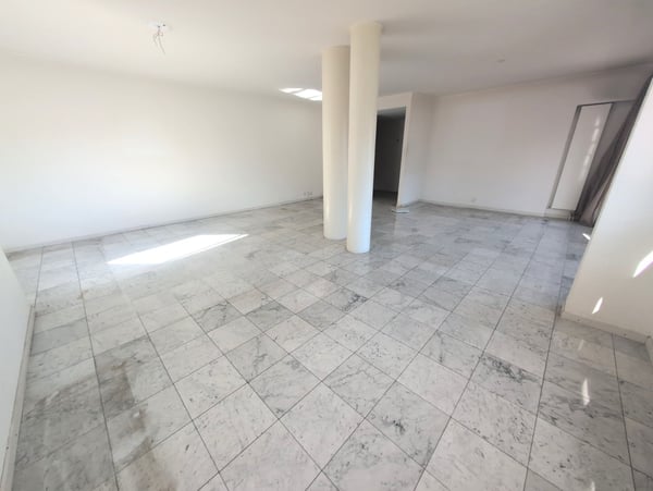 Petit bijou ! À louer, bel appartement de 4.5 pièces avec balcons, EN COURS DE RENOVATION, à Sion ! 9