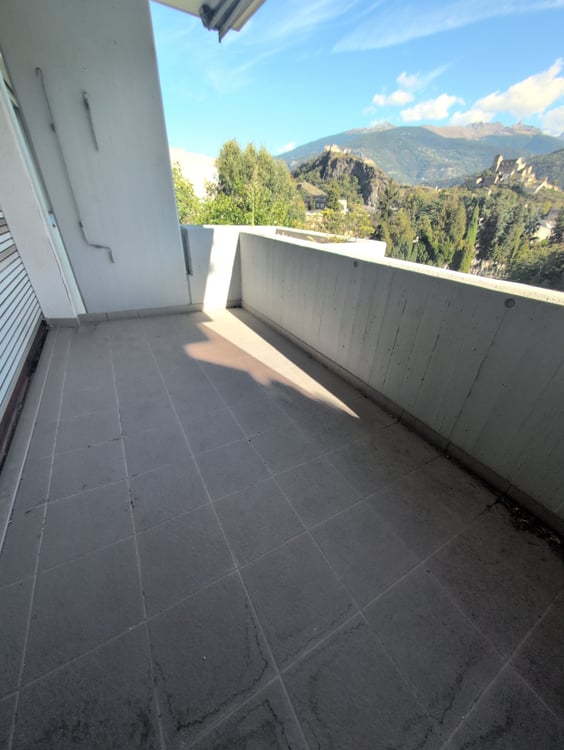 Petit bijou ! À louer, bel appartement de 4.5 pièces avec balcons, EN COURS DE RENOVATION, à Sion ! 20