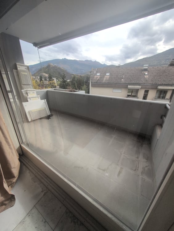 Petit bijou ! À louer, bel appartement de 4.5 pièces avec balcons, EN COURS DE RENOVATION, à Sion ! 12