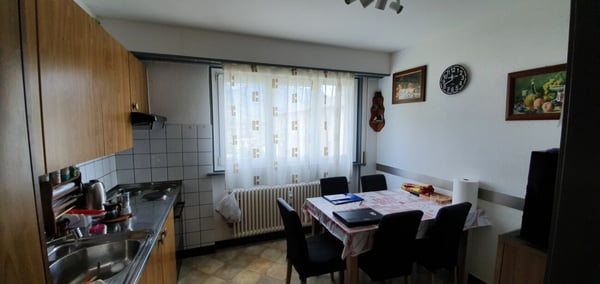 1.5 pces spacieux avec balcon et place de parc près de l'école