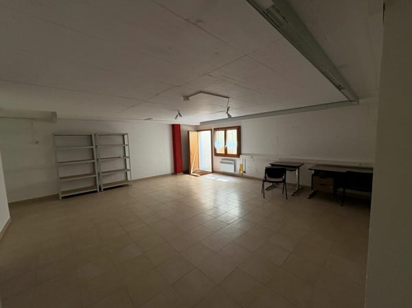 Local commercial - dépôt de stockage 3