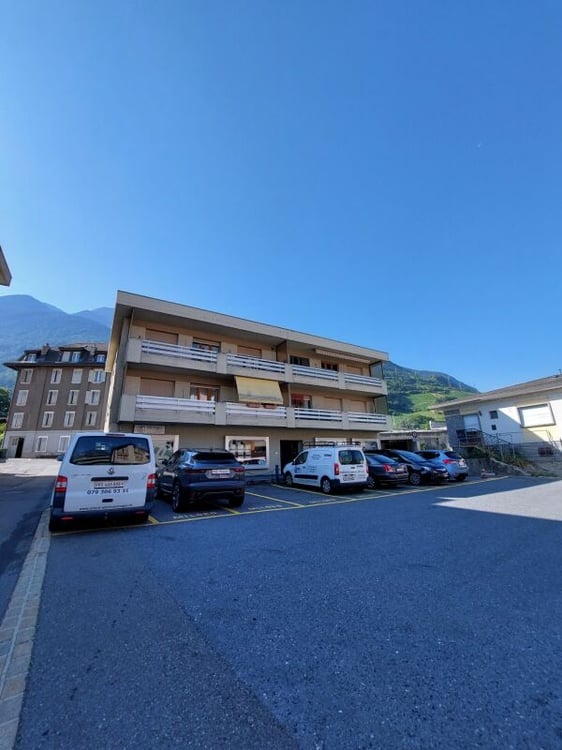 Local commercial - dépôt de stockage 1