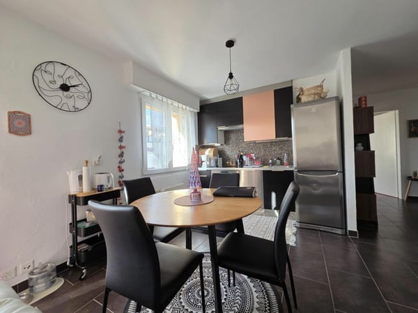 Rénové - spacieux 1.5 pces à proximité de l'école avec place de parc