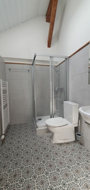 RENOVE - 3.5 pces au 2ème étage au centre du village avec place de parc