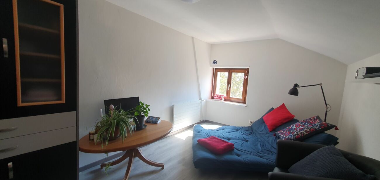 spacieux 2.5 pces meublé, rénové et lumineux au centre du village