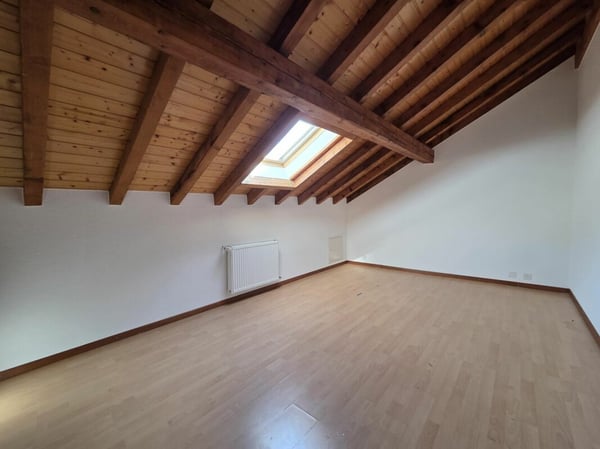 Appartement de 5 pièces 1/2 en duplex avec balcon et places de parc extérieures 6