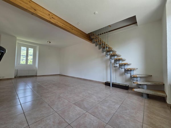 Appartement de 5 pièces 1/2 en duplex avec balcon et places de parc extérieures 2