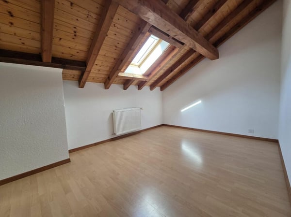 Appartement de 5 pièces 1/2 en duplex avec balcon et places de parc extérieures 5