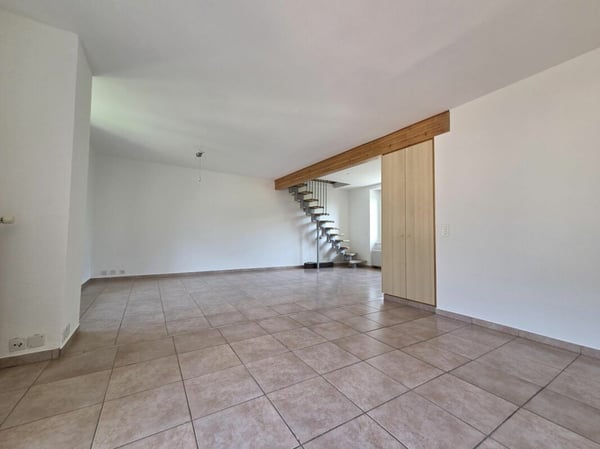 Appartement de 5 pièces 1/2 en duplex avec balcon et places de parc extérieures 3