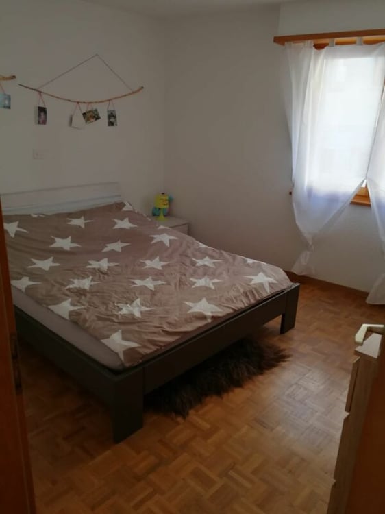 spacieux 2.5 pces centre du village avec place de parc 8