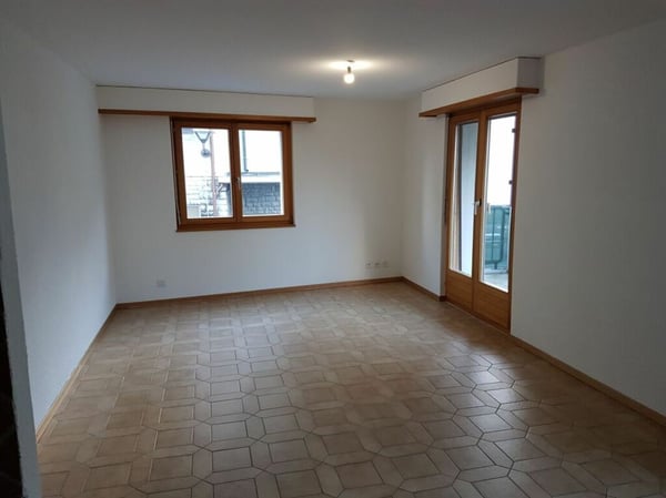 spacieux 2.5 pces centre du village avec place de parc 5